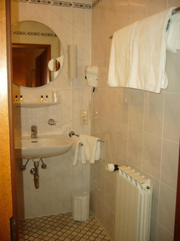 Hotel Gasthof Vogelsang Zellingen Oda fotoğraf